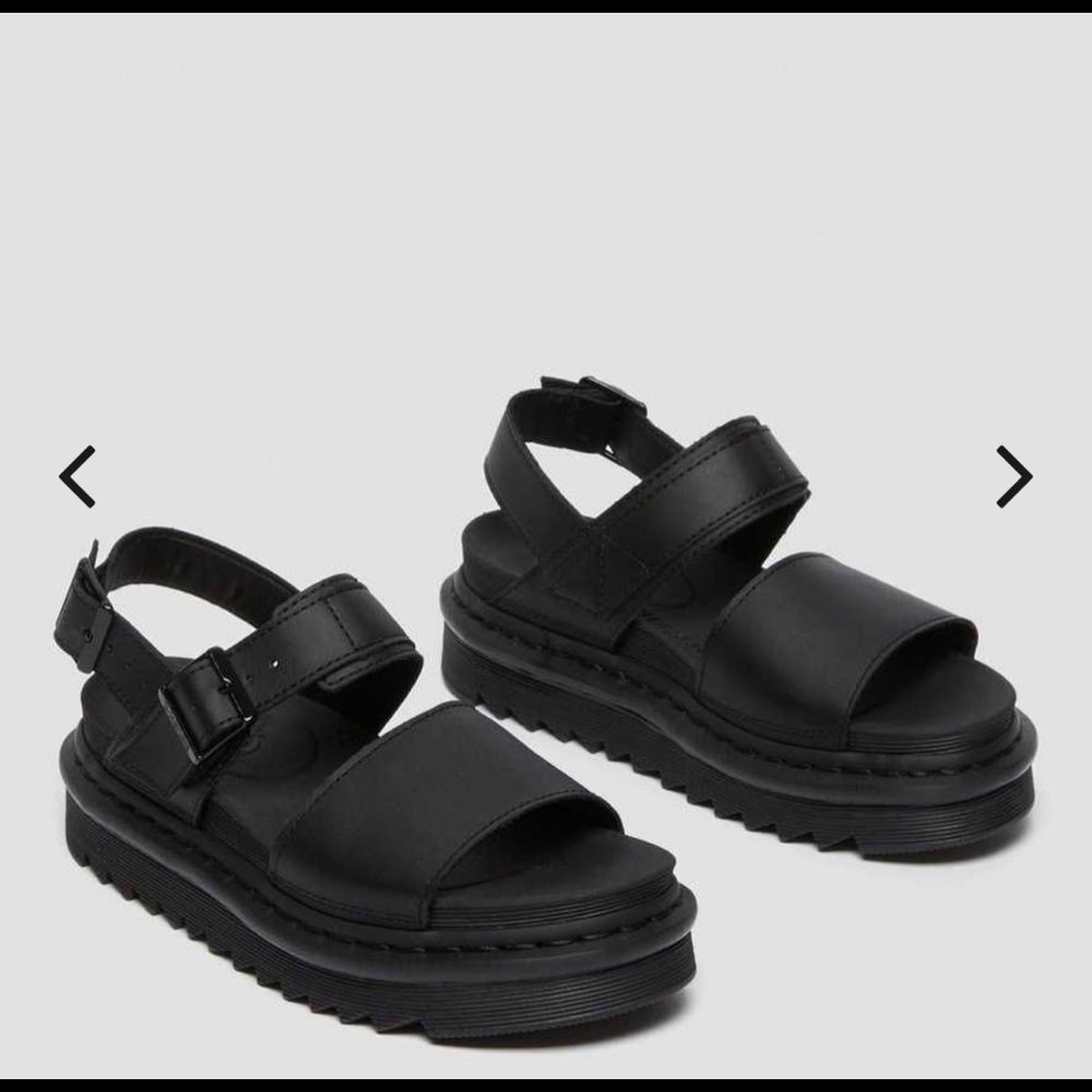 VOSS WOMEN'S LEATHER STRAP SANDALS